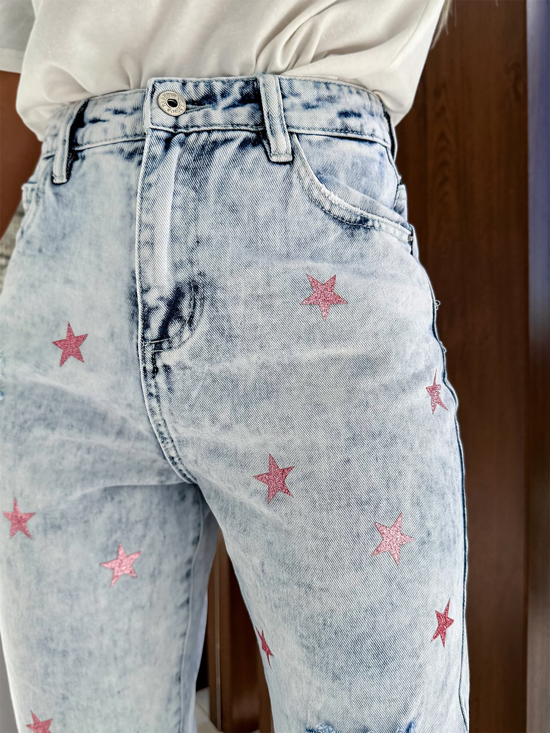 Hazel Blues® | Distressed Star Straight Jeans with Pockets