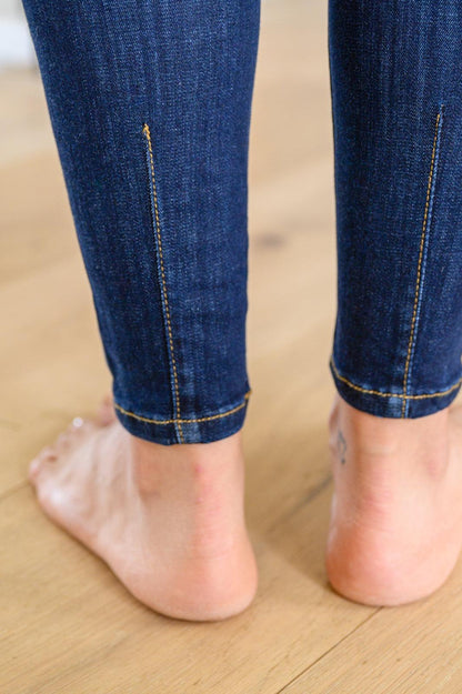 Hazel Blues® | Georgia Back Yoke Skinny Jeans with Phone Pocket