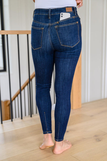 Hazel Blues® | Georgia Back Yoke Skinny Jeans with Phone Pocket