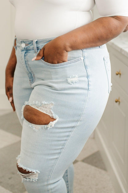 Hazel Blues® | Super Light Destroyed Boyfriend Jeans